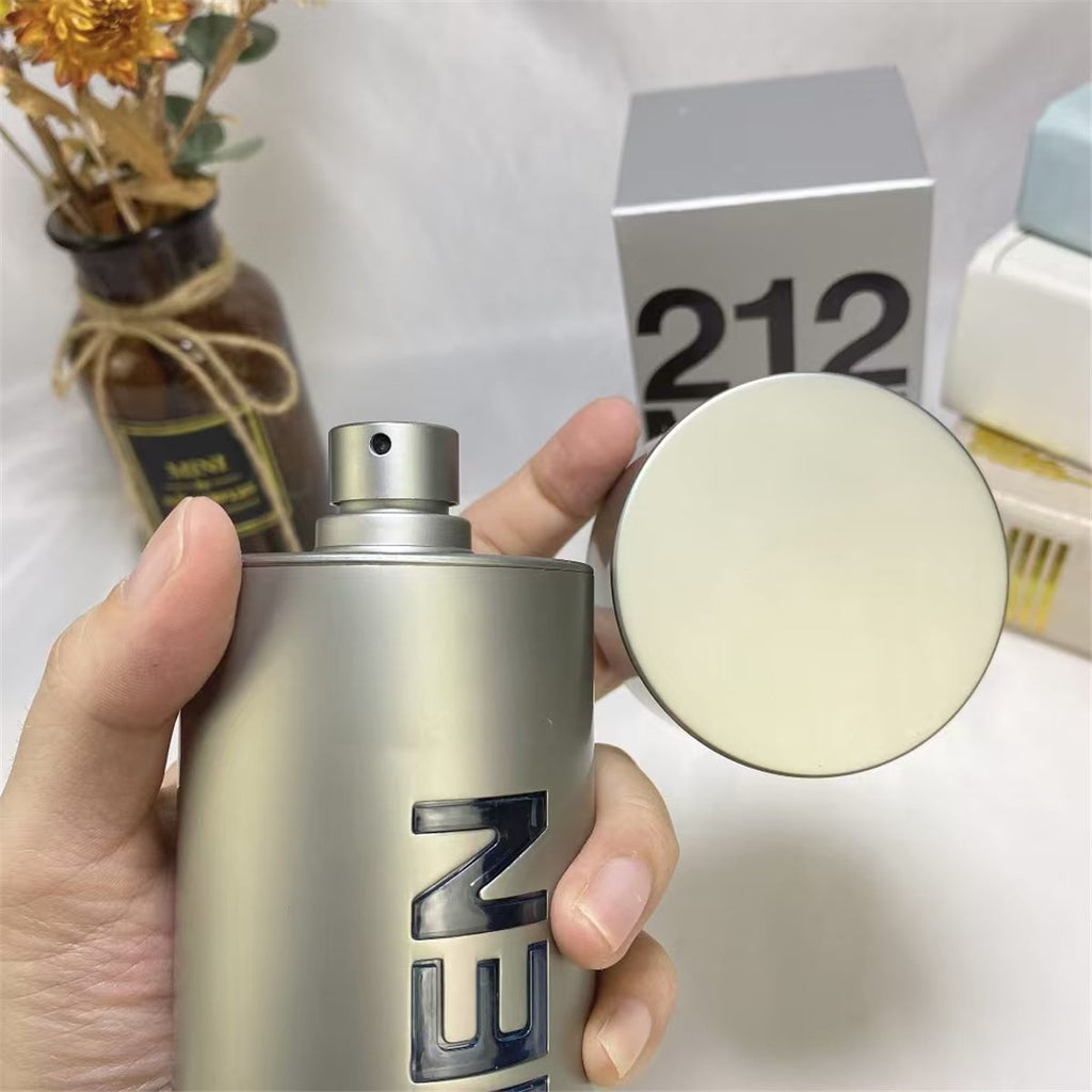 Carolina Herrera 212 Men NYC Eau de Toilette 100ml product image 4